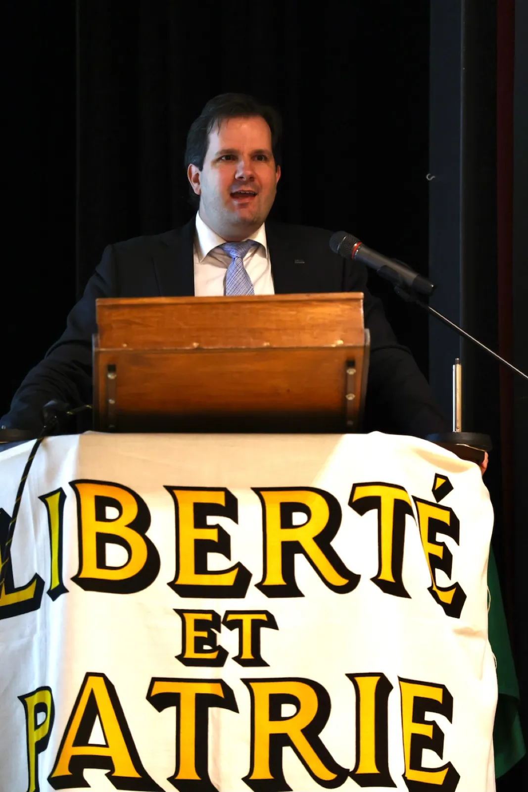 Vincent Arlettaz prononçant un discours